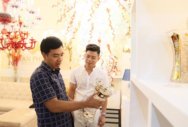 Lãnh đạo Hà Nội SME tham quan đèn An Phước tại Vietbuild