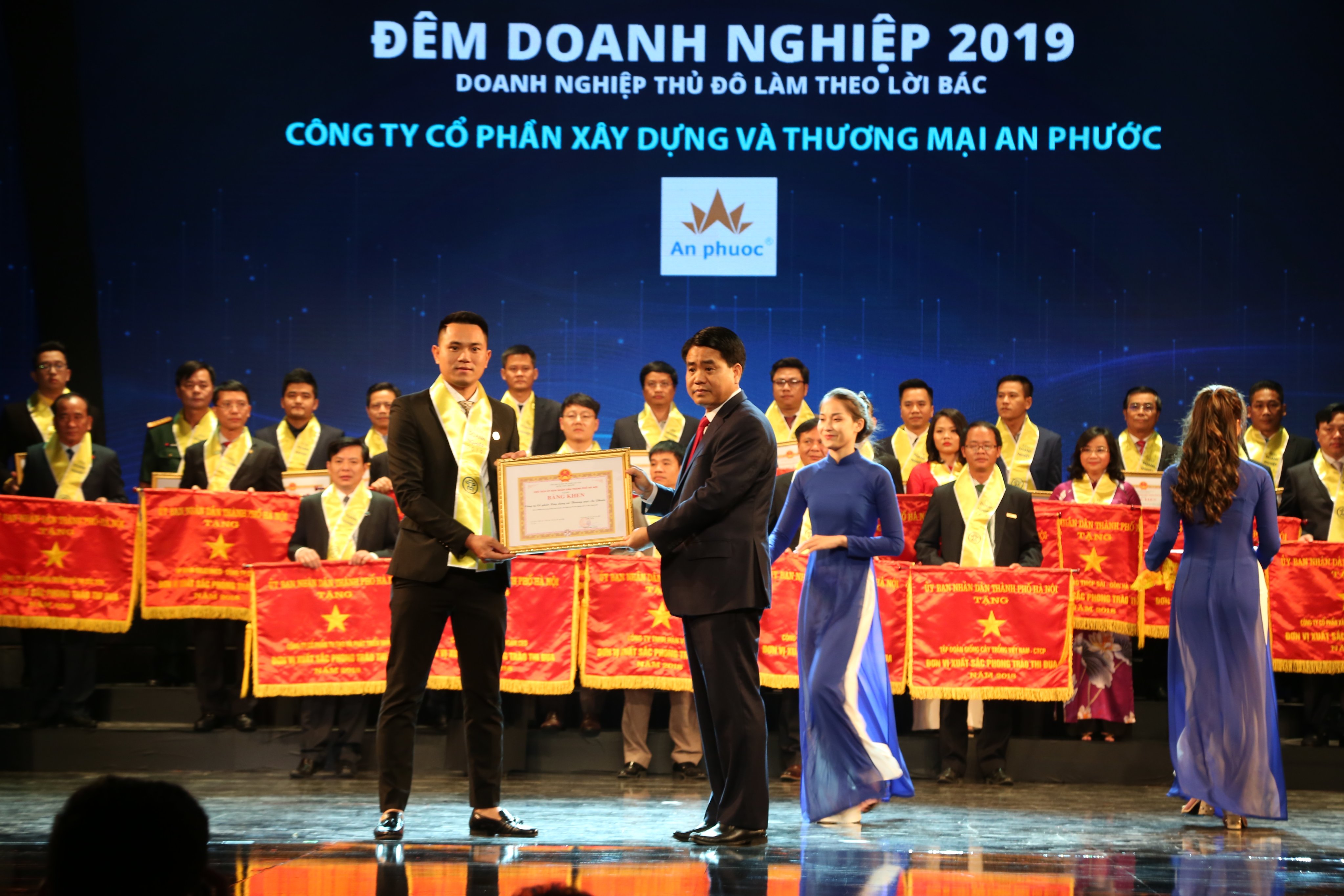 Đèn An Phước vinh dự đón nhận bằng khen cấp Nhà nước tại Đêm Doanh nghiệp 2019